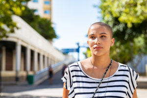 Réflexion féminine - Quand avez-vous besoin d'embaucher un avocat spécialisé dans les blessures?  - Dolman Law Group - Avocats en dommages corporels en Floride