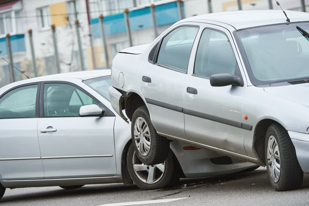 Accidente de coche en la calle